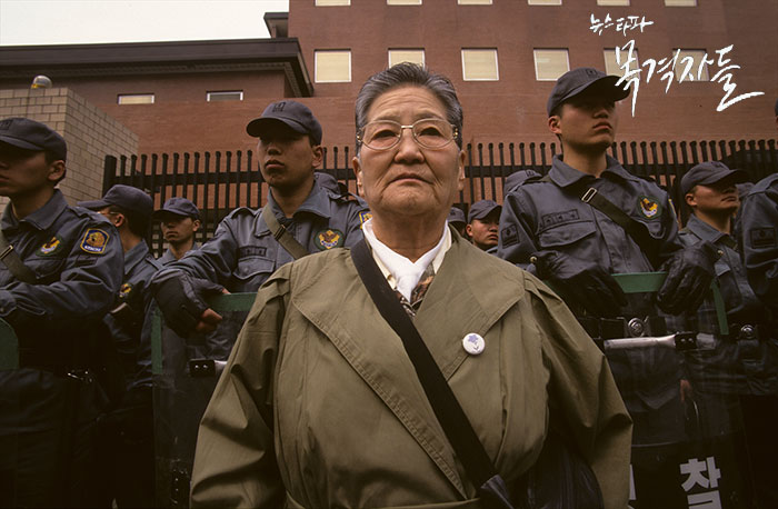 ▲ 1997년 일본대사관 앞에서 시위 중인 고 이용녀 할머니 (1926~2013년)