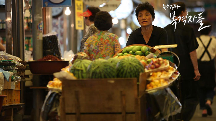 ▲광주광역시 동구 대인시장에서 행상을 하고 있는 하문순 씨. 그녀는 5.18 민주화운동 당시 상인들과 함께 주먹밥을 만들었다.