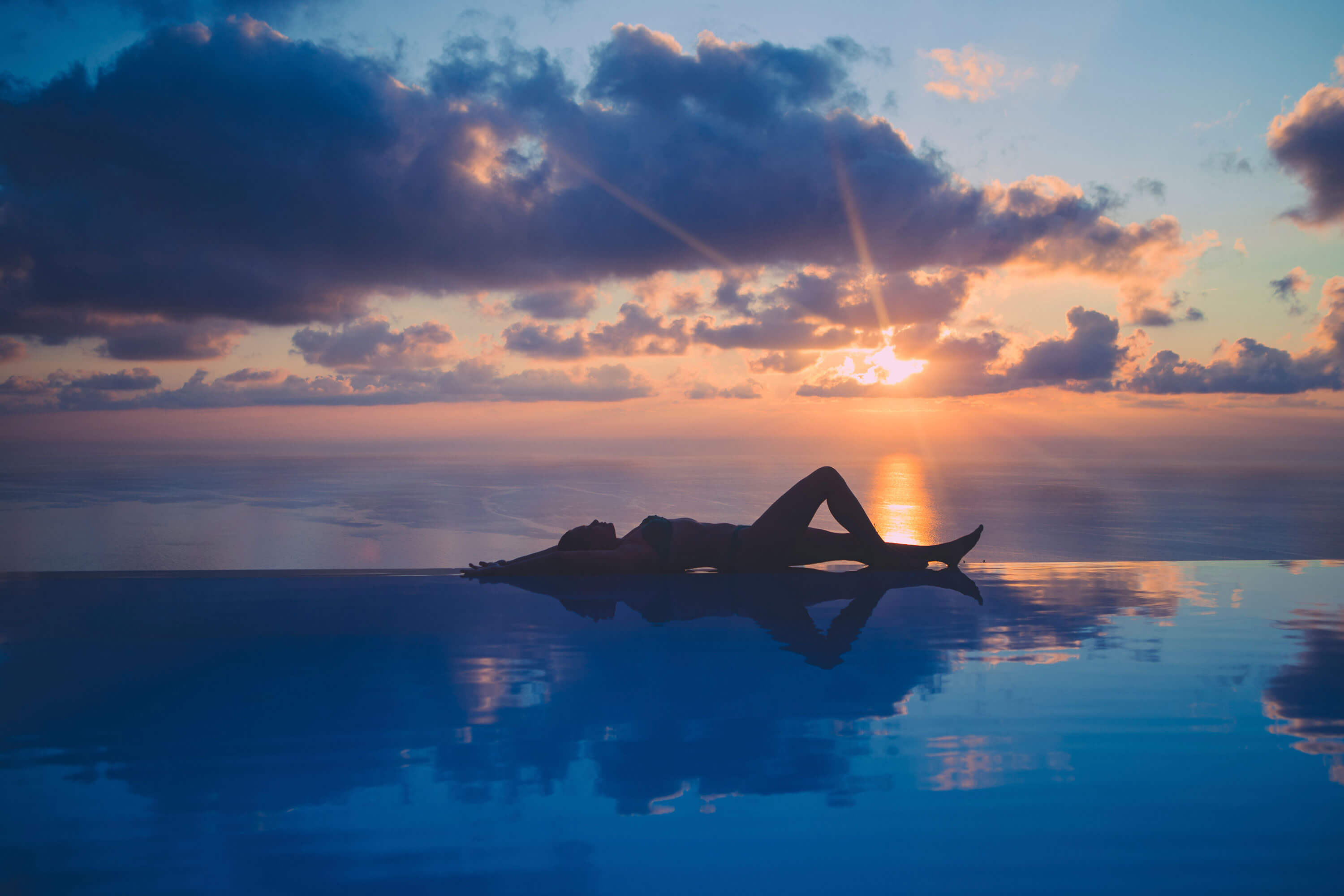 F6bfaf3f Relaxing On Infinity Pool 