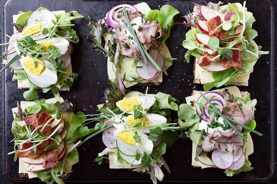 A list of the top 10 smÃ¸rrebrÃ¸d restaurants in Copenhagen (in Danish) from URBANguide.