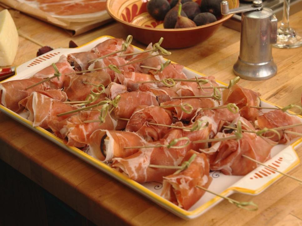 https://cook.fnr.sndimg.com/content/dam/images/cook/fullset/2011/11/1/0/CCUTG203_Figs-Wrapped-In-Prosciutto-With-Gorgonzola-and-Brie_s4x3.jpg.rend.hgtvcom.966.725.suffix/1351628634027.jpeg