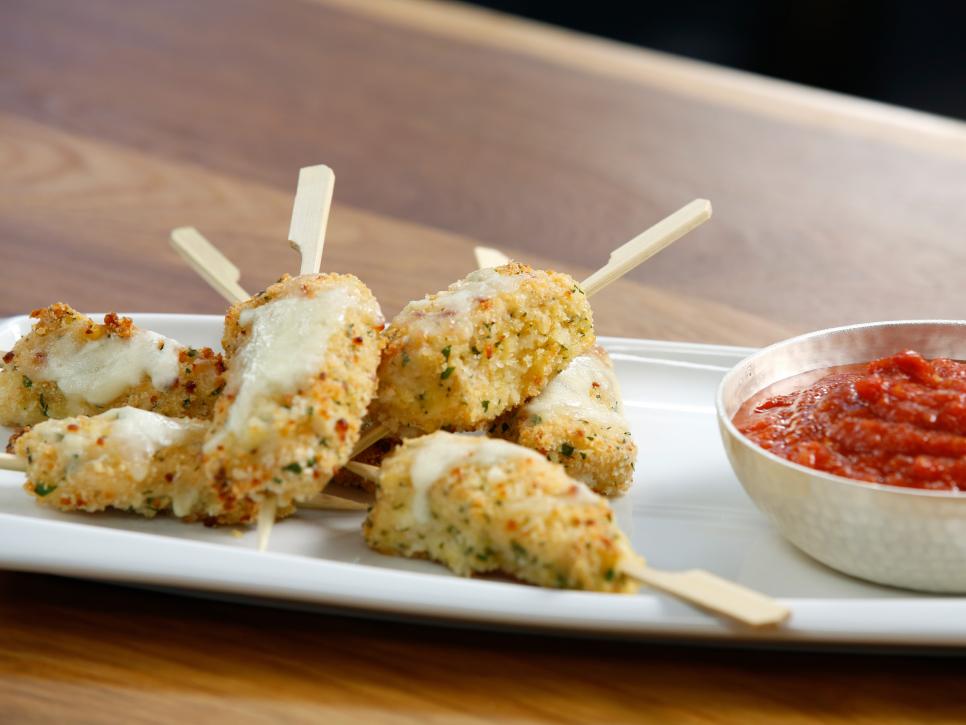 https://cook.fnr.sndimg.com/content/dam/images/cook/fullset/2016/2/11/0/CCTIA212H_Chicken-Parmesan-Sticks_s4x3.jpg.rend.hgtvcom.966.725.suffix/1455214059354.jpeg