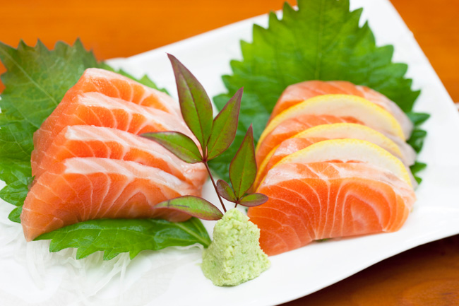 https://gurunavi.com/en/japanfoodie/article/sashimi_in_japan/img/02_Sashimi.jpg