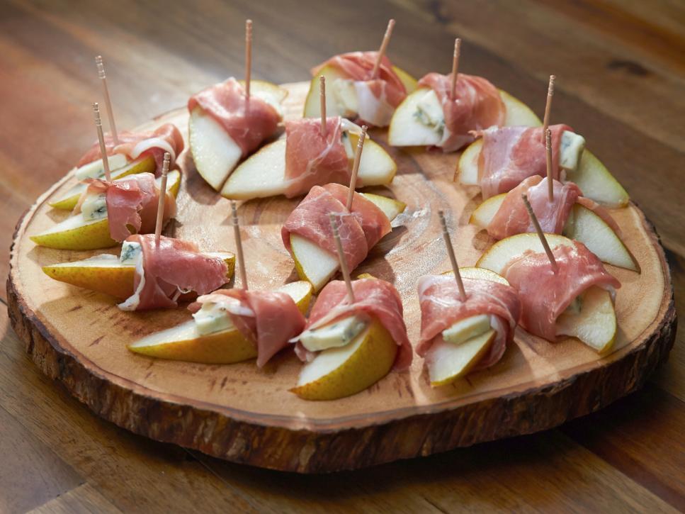 https://cook.fnr.sndimg.com/content/dam/images/cook/fullset/2014/3/11/0/CCTIFSP1_Pear-Prosciutto-and-Gorgonzola-recipe_s4x3.jpg.rend.hgtvcom.966.725.suffix/1394555806757.jpeg