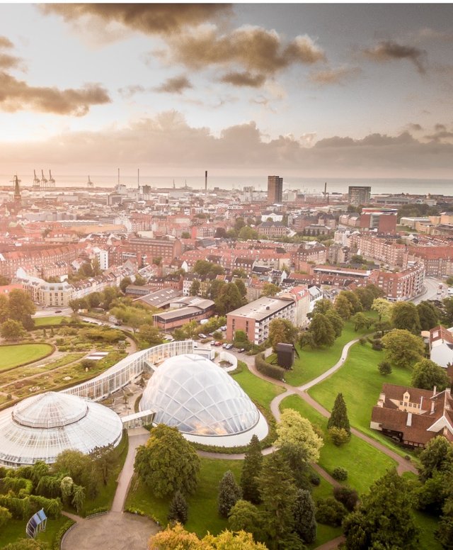 cityscape-of-aarhus-in-denmark-picture-id1023966938