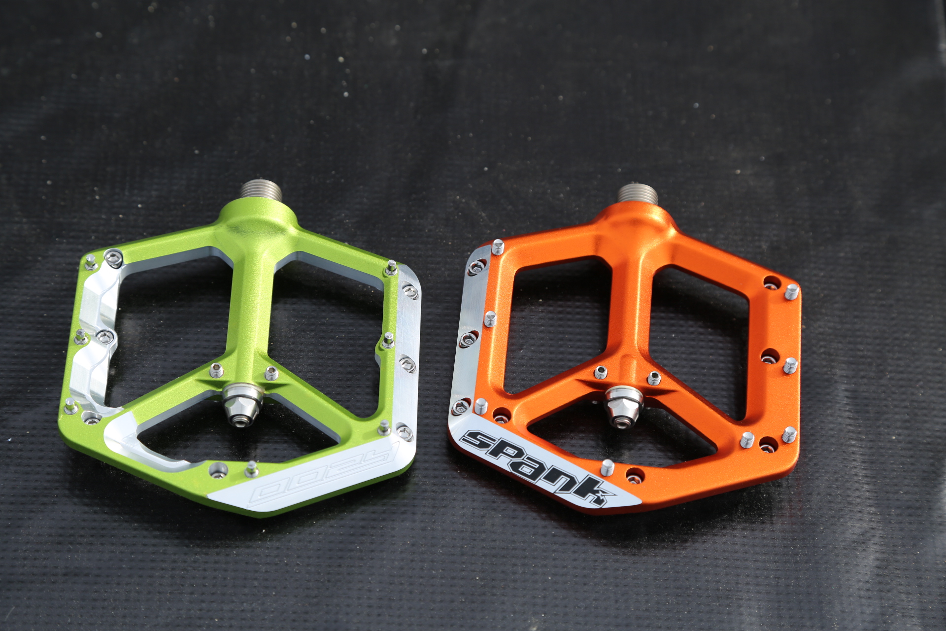 Spike/OOZY Pedalstift-Set – Für Präzises Pedal-Tuning