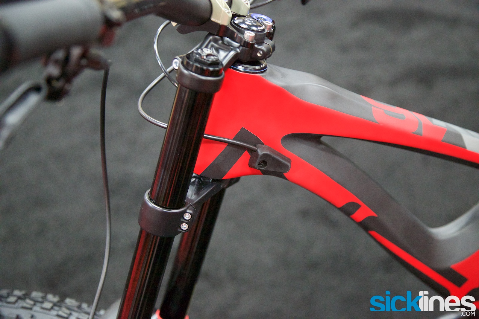 2016IntenseCycles_m16probuildforkbumperinternalrouting