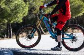 , Video: Pivot Cycles Introduces 2018 Phoenix Carbon DH – Bernard Kerr
