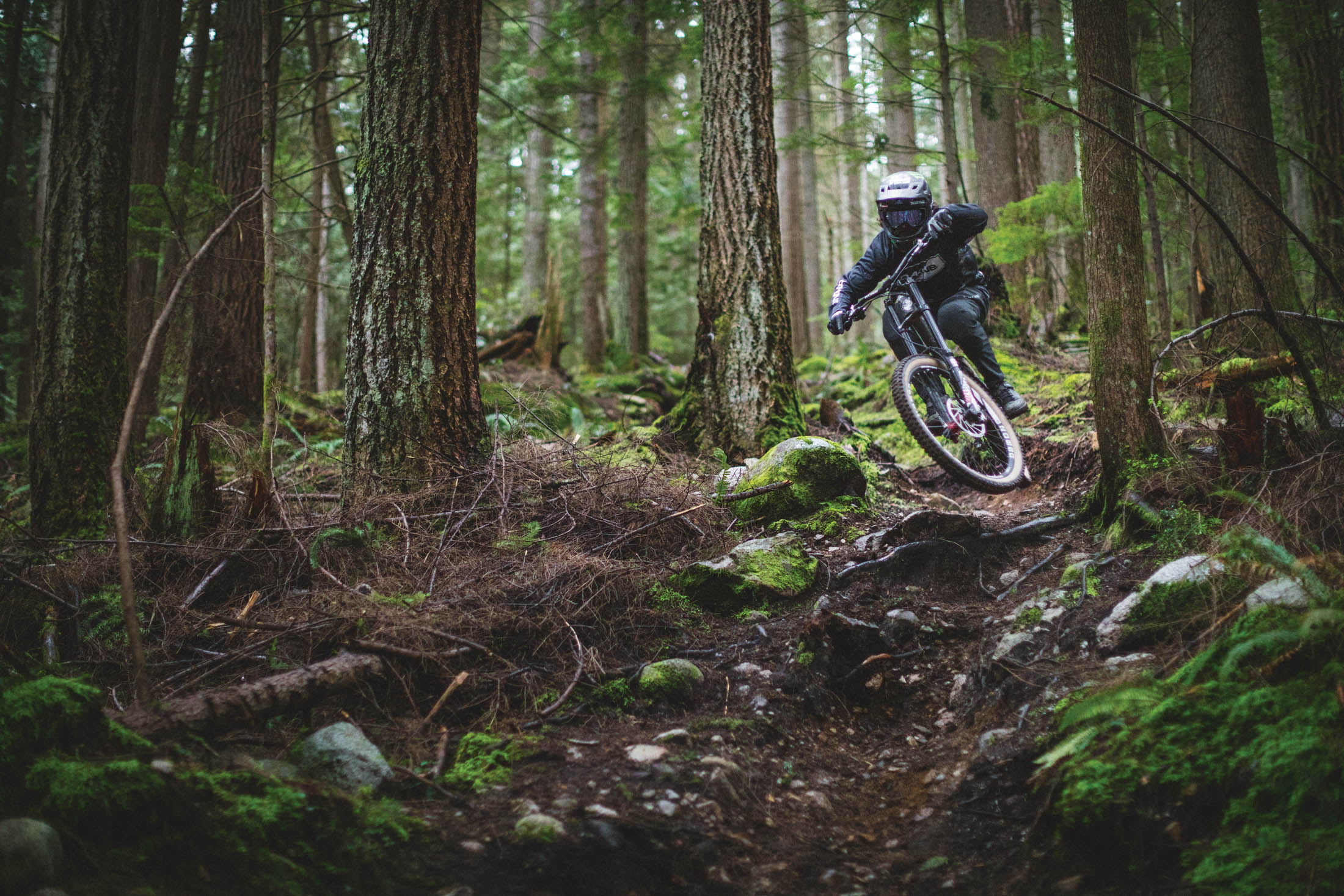 , Dakine Launches Aggy Series for MTB