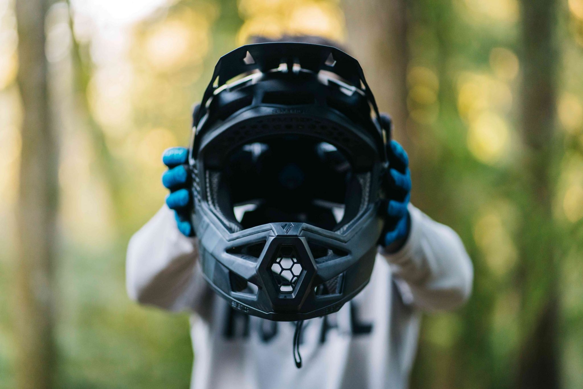 7idp carbon helmet