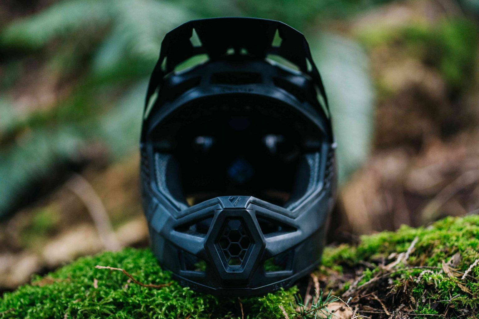 7idp carbon helmet