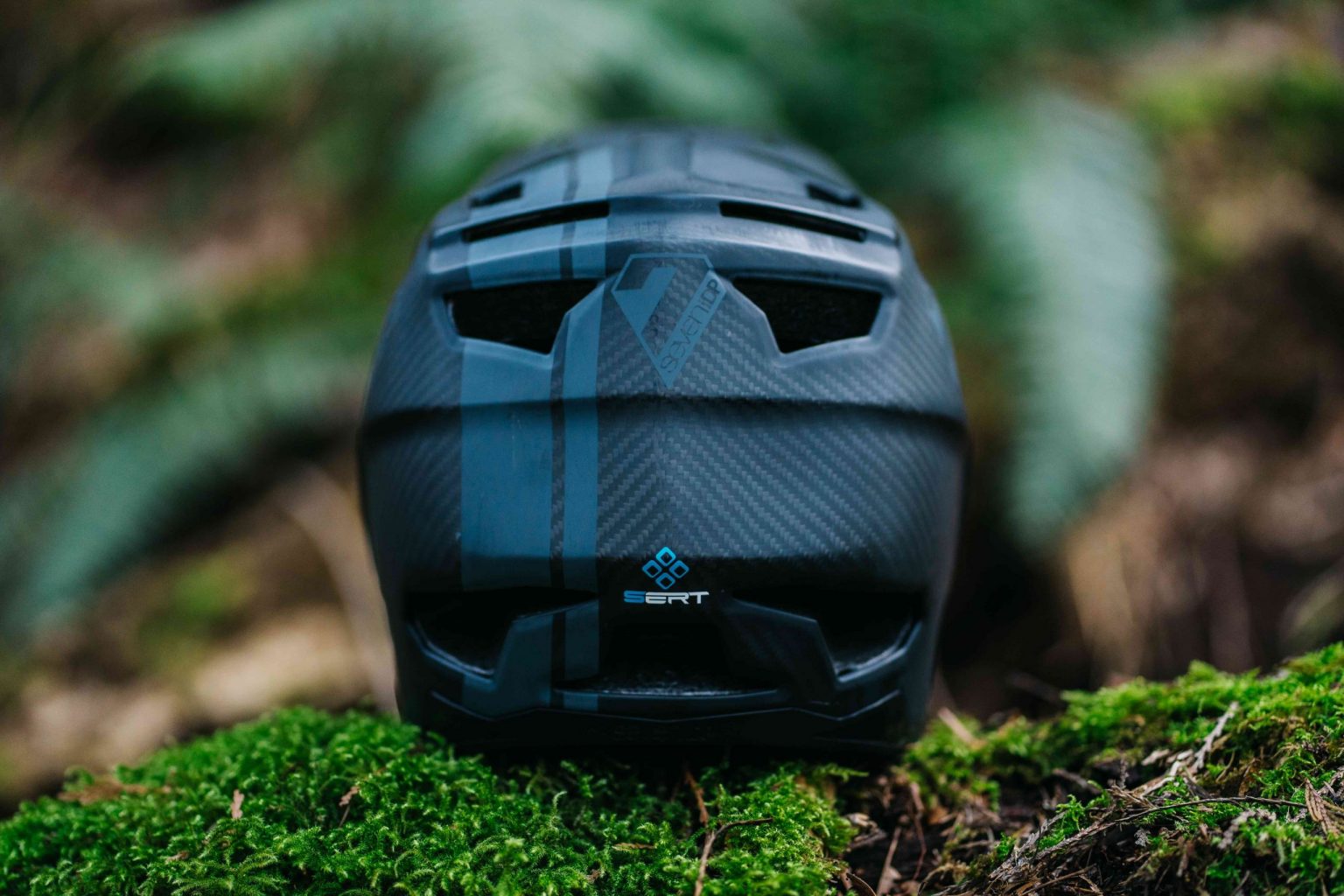 7idp carbon helmet