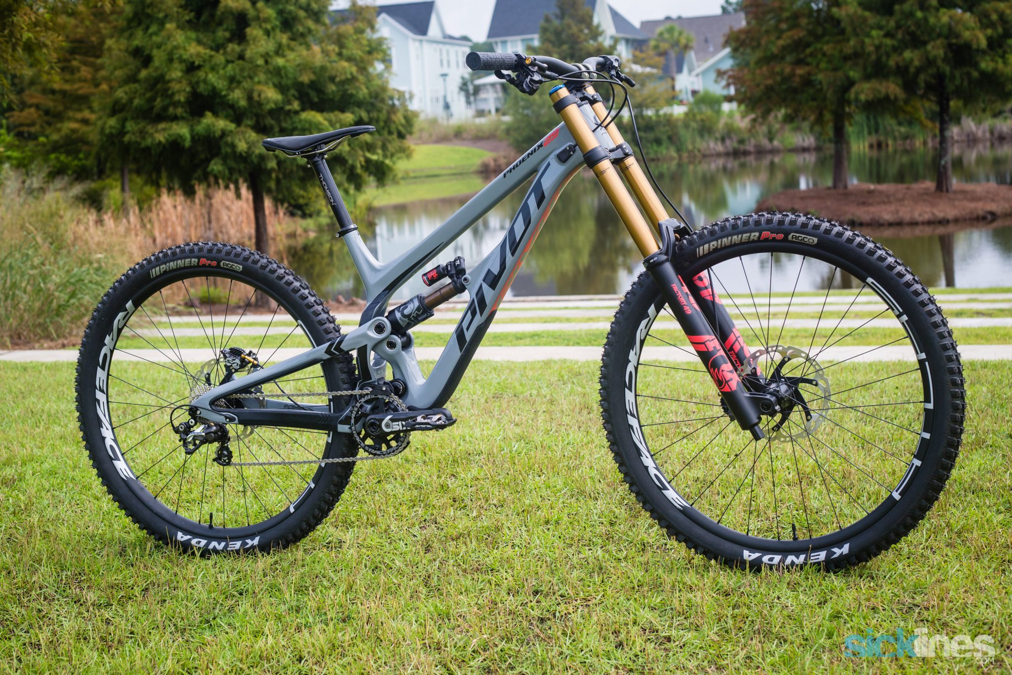 pivot full suspension mountain bike