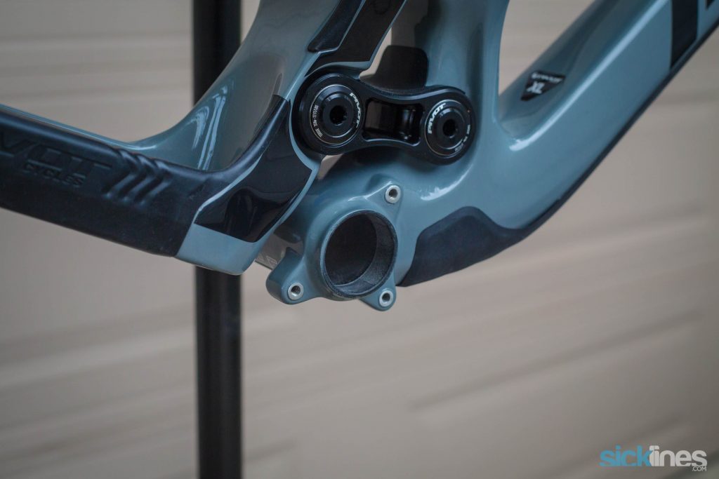 , Pivot Phoenix 29 – Carbon Downhill Bike Build | Part 1