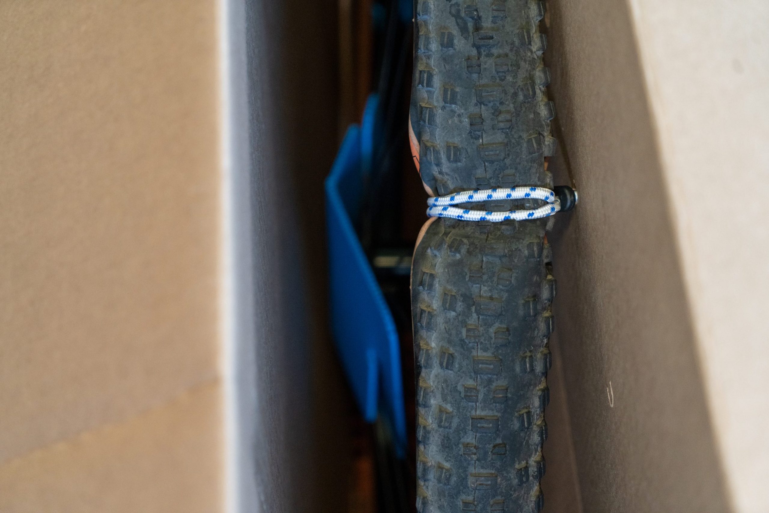 bikeflightsboxwheelsecure