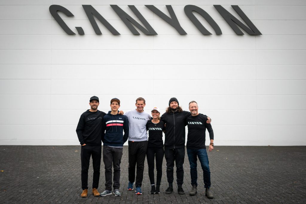 , Canyon Signs Emily Batty