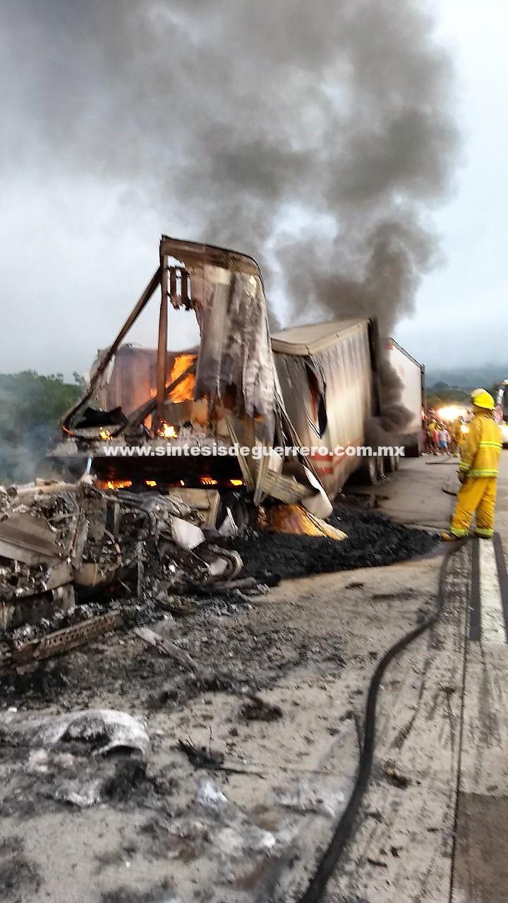 trailer incendiado
