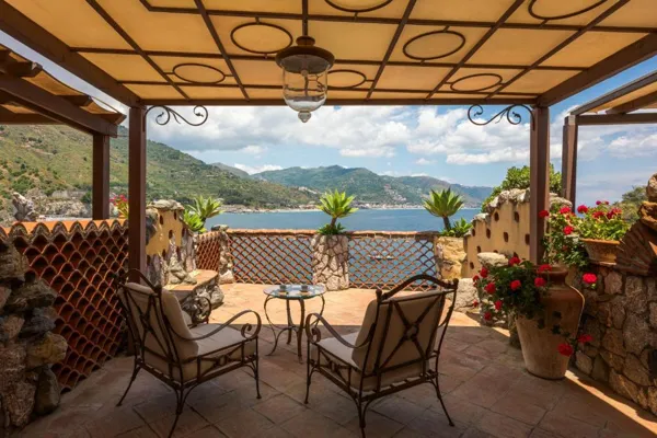 Atlantis Bay – VRetreats