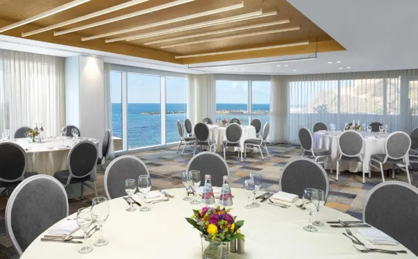 מלון קרלטון תל אביב – יוקרה על הים