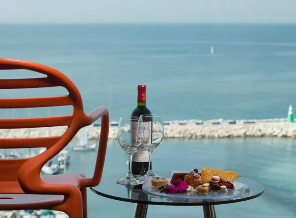 מלון קרלטון תל אביב – יוקרה על הים