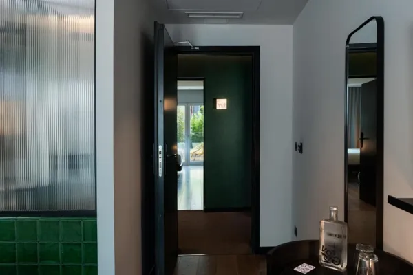 Chic & Basic Gravity