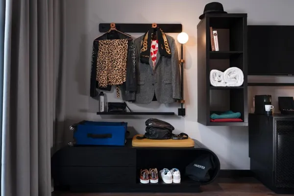 Chic & Basic Gravity