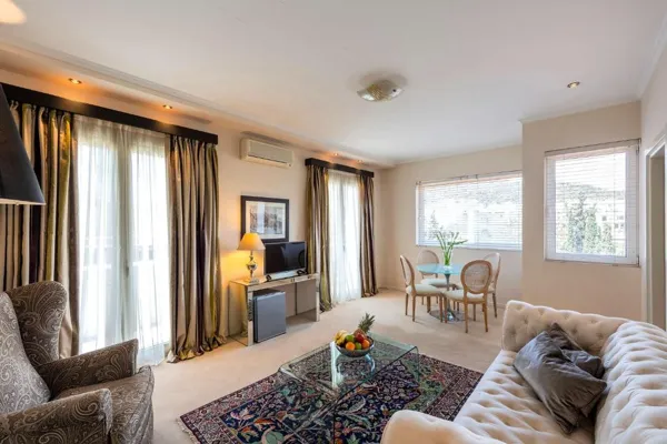 Best Western Plus Embassy Hotel