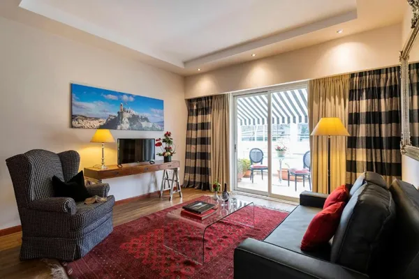 Best Western Plus Embassy Hotel