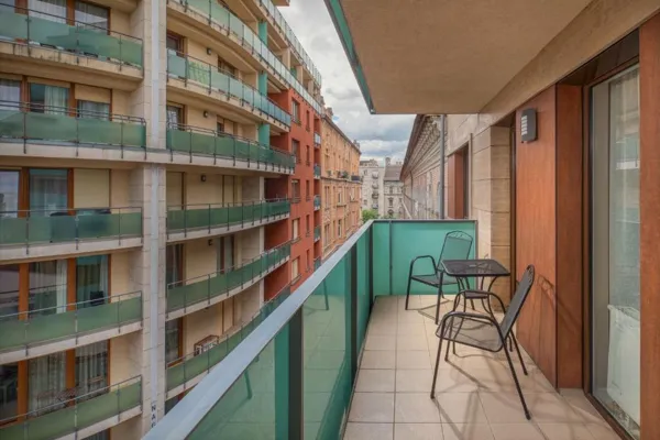 Escala Hotel & Suites