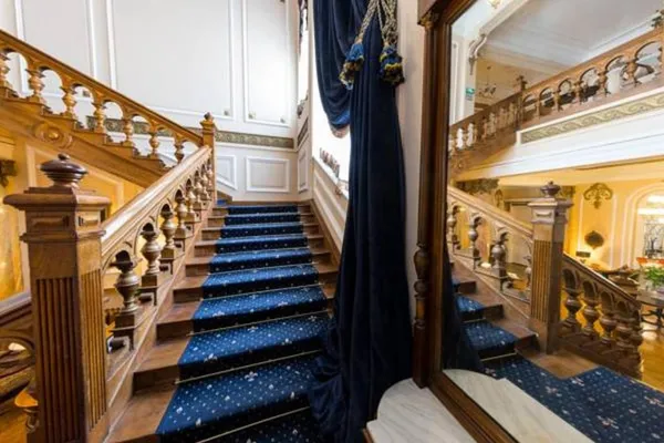 Grand Boutique Hotel