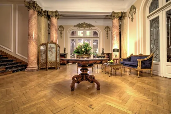 Grand Boutique Hotel