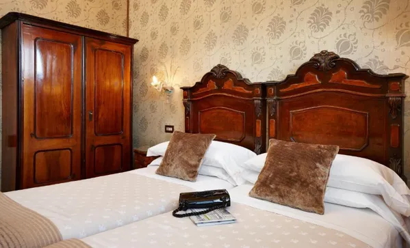 Hotel Saturnia & International