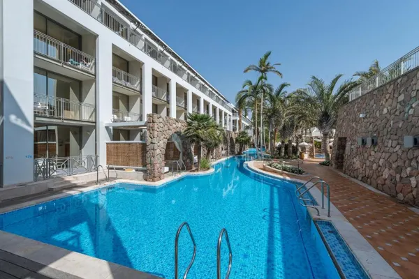 אגמים מקבוצת מלונות ישרוטל