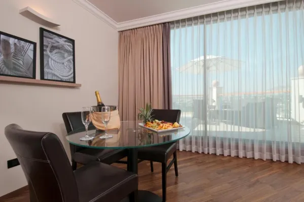 יו מג'יק פאלאס