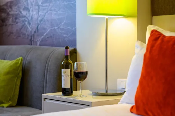 מלון שדות שדה תעופה בן גוריון – מלון בוטיק מרשת אטלס