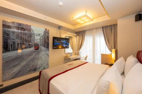 The Peak Hotel Suites & Spa -RamadaPera