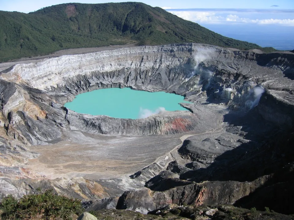 Picture 2 : Costa Rica Itinerary - Day Trip to Poas Volcano National Park