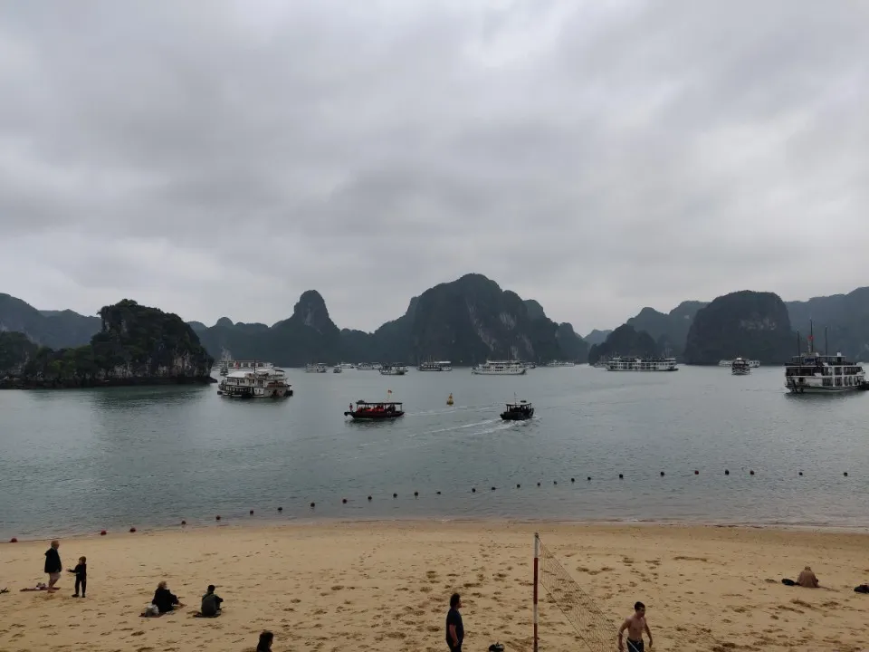 Picture 10 : Hanoi to Hoi An: A trip to Vietnam - 2-day trip to Ha Long bay