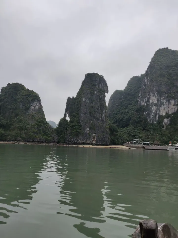 Picture 5 : Hanoi to Hoi An: A trip to Vietnam - 2-day trip to Ha Long bay