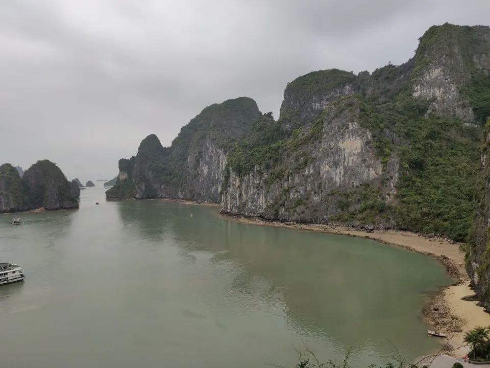 Picture 3 : Hanoi to Hoi An: A trip to Vietnam - 2-day trip to Ha Long bay