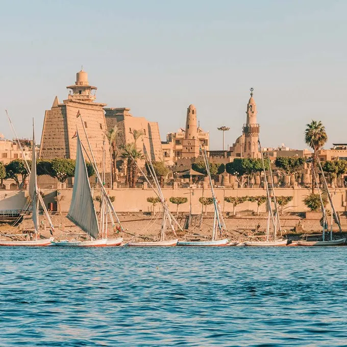 Picture 2 : The Ultimate 10-Day Egypt Itinerary - Sunrise Hot Air Balloon Ride over Luxor