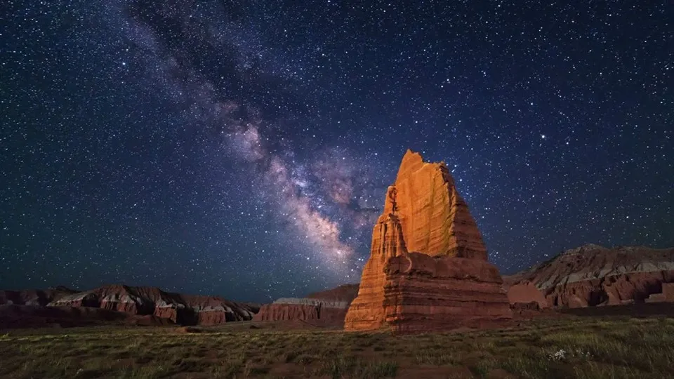 Picture 3 : Red Rock & Dark Skies: Stargazing the National Parks - Salt Lake City to Capitol Reef