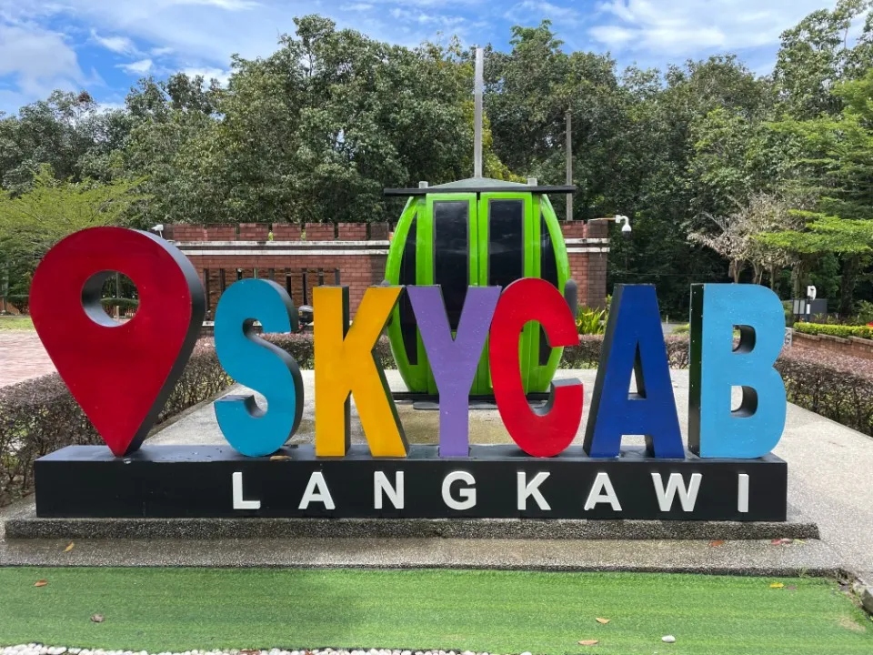 Picture 4 : Trip to Malaysia - Arrival at Langkawi and Sky Bridge