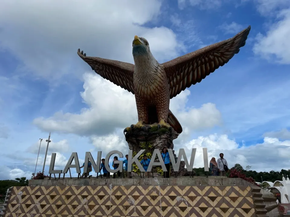 Picture 1 : Trip to Malaysia - Arrival at Langkawi and Sky Bridge