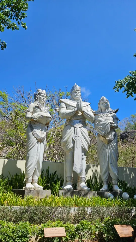 Picture 6 : Amazing Bali - GWK Cultural park and Uluwatu temple