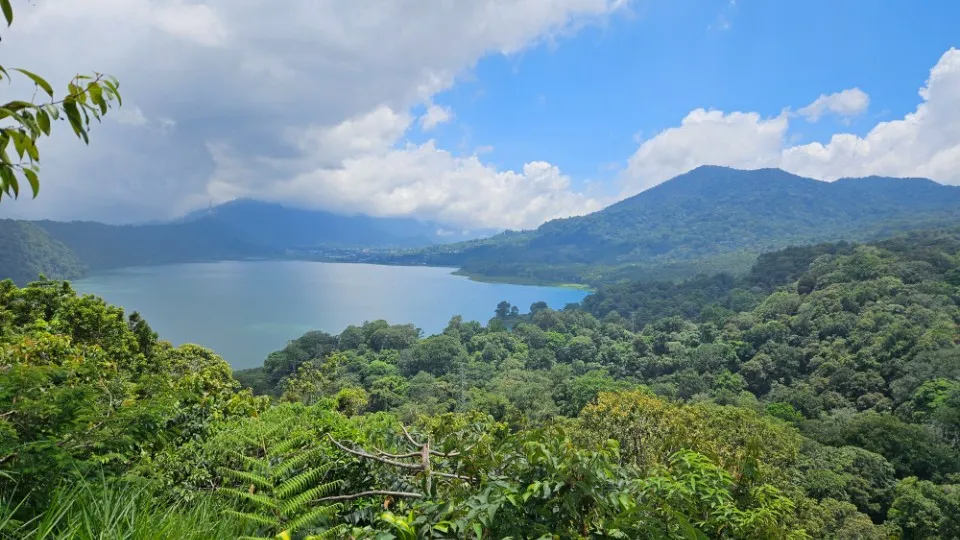 Picture 17 : Amazing Bali - Handara Gate, Twin Lakes, Banyumala Waterfalls, Ulun Danu temple