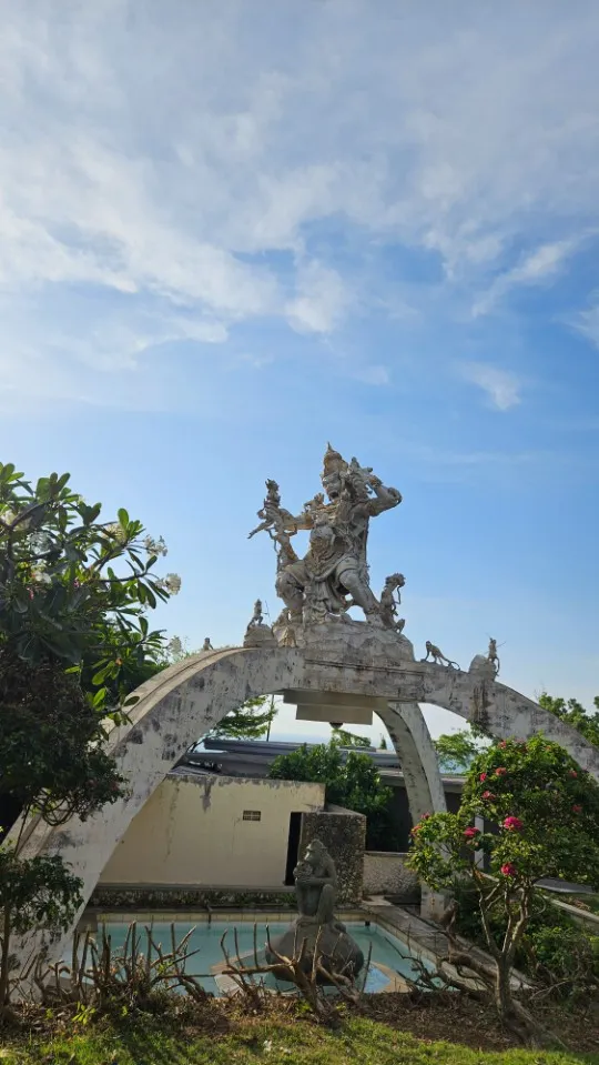 Picture 15 : Amazing Bali - GWK Cultural park and Uluwatu temple