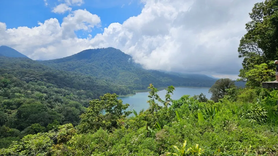 Picture 16 : Amazing Bali - Handara Gate, Twin Lakes, Banyumala Waterfalls, Ulun Danu temple