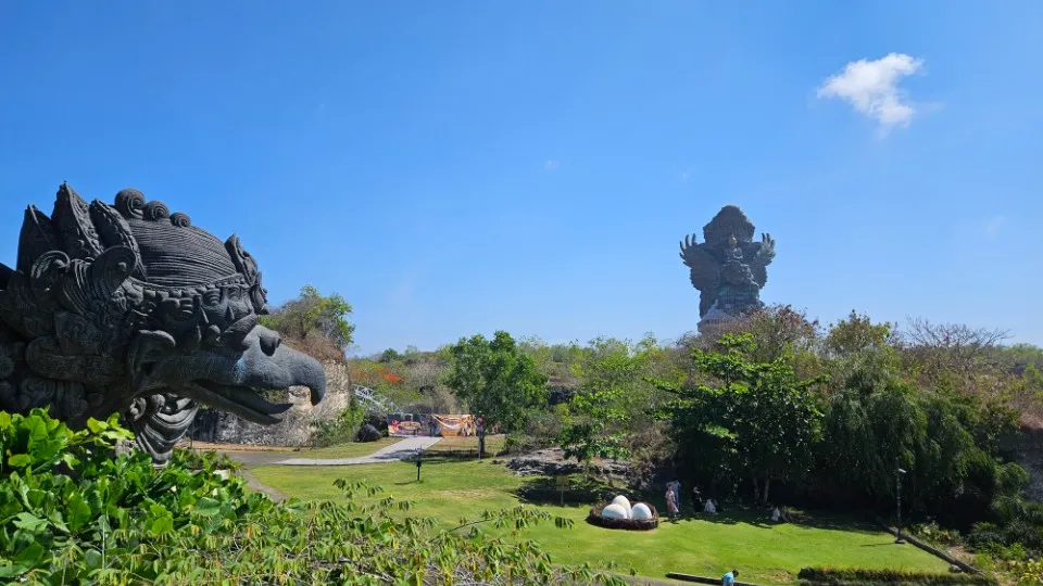 Picture 12 : Amazing Bali - GWK Cultural park and Uluwatu temple