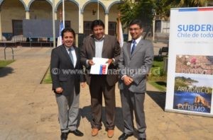 foto_entrega_de_recursos_a_alcalde_Tapia_de_Vallenar